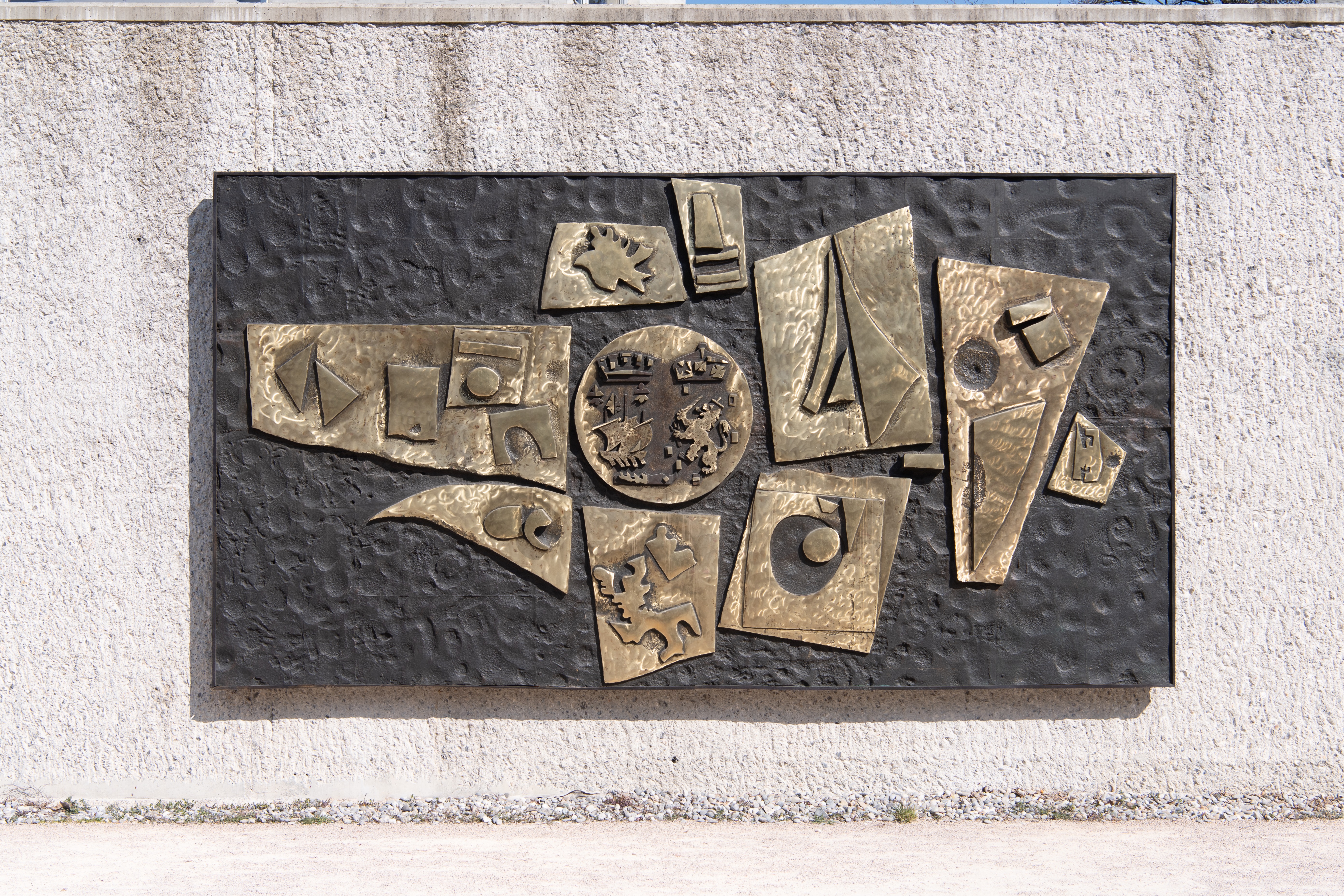 André Bucher: L'Union des origines (relief en bronze - 1972)