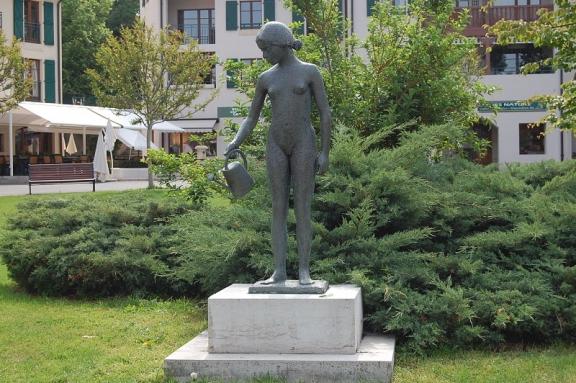 Baksa-Trembley, Erzsi : Jeune fille à l'arrosoir