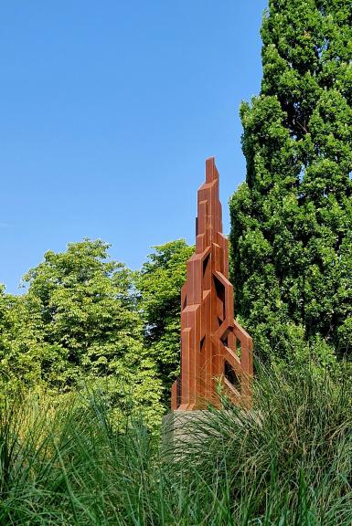 Vue de l'oeuvre Interstellar de Xavier Magaldi sur le giratoire de la route de Vandoeuvres