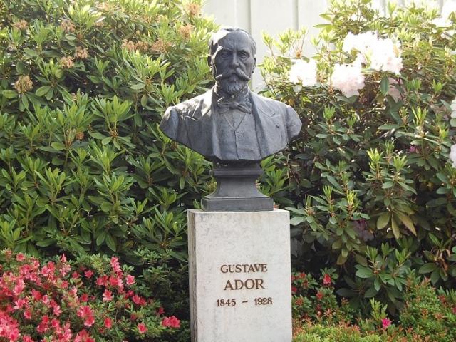 Bucher, André : L'Habit ne fait pas le moine (2000)