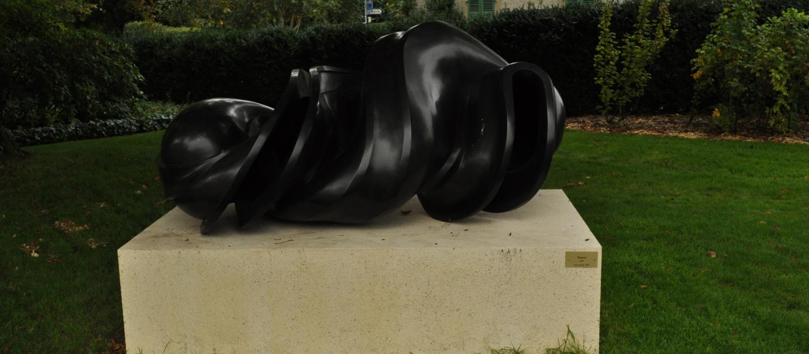 Cragg, Tony: Taurus (1998)