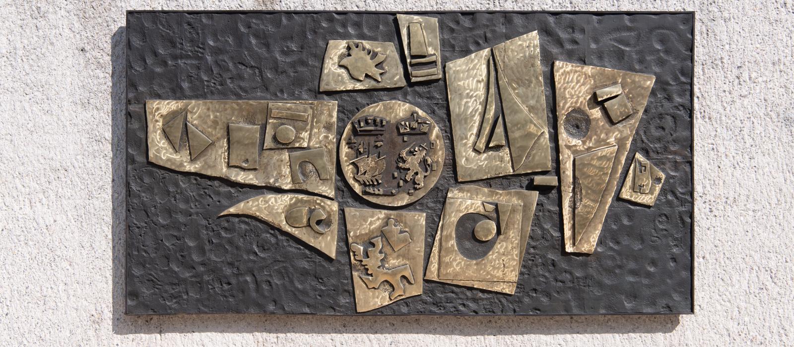 André Bucher: L'Union des origines (relief en bronze - 1972)